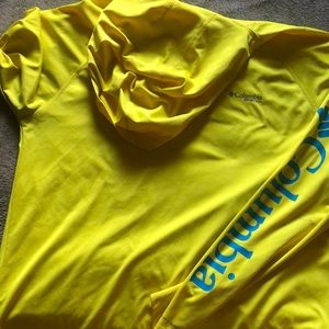 Yellow long sleeve Columbia shirt w hood